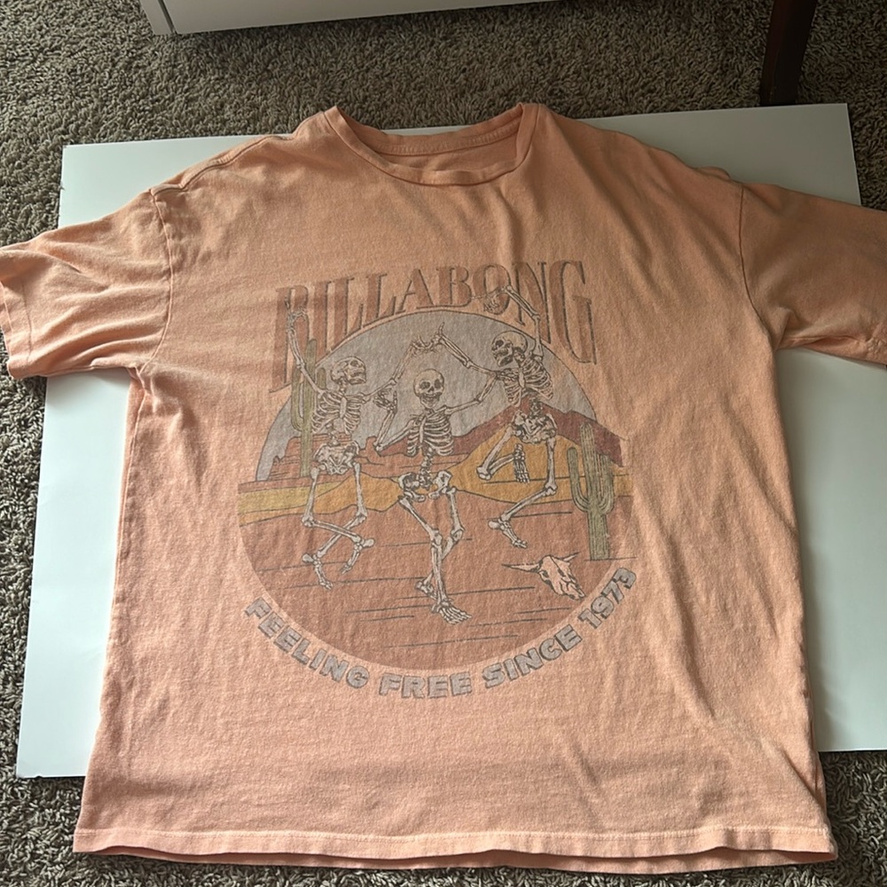super cute orange oversized billabong tshirt